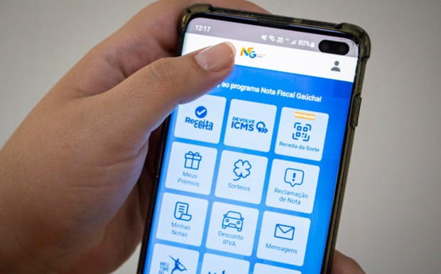 Foto de capa da notícia: RECEITA CERTA DISTRIBUI R$ 39,9 MILHÕES EM CASHBACK PARA PARTICIPANTES DO NOTA FISCAL GAÚCHA