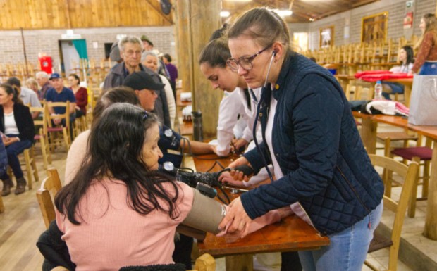 Foto de capa da notícia: 2ª FEIRA DE SAÚDE DO IDOSO FOI UM SUCESSO