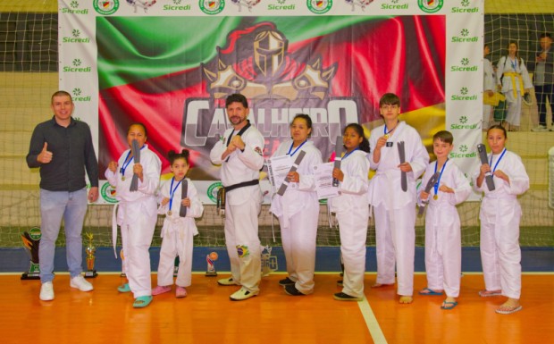 Foto de capa da notícia: CANABARRENSES PARTICIPAM DE EXAME DE TROCA DE FAIXAS DE TAEKWONDO, EM SÃO DOMINGOS DO SUL