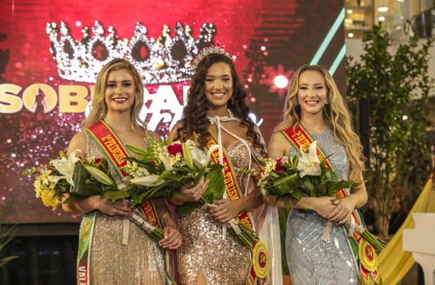 Foto de capa da notícia: Vitória Eduarda Tremarin Grando é a nova Soberana do Turismo do RS