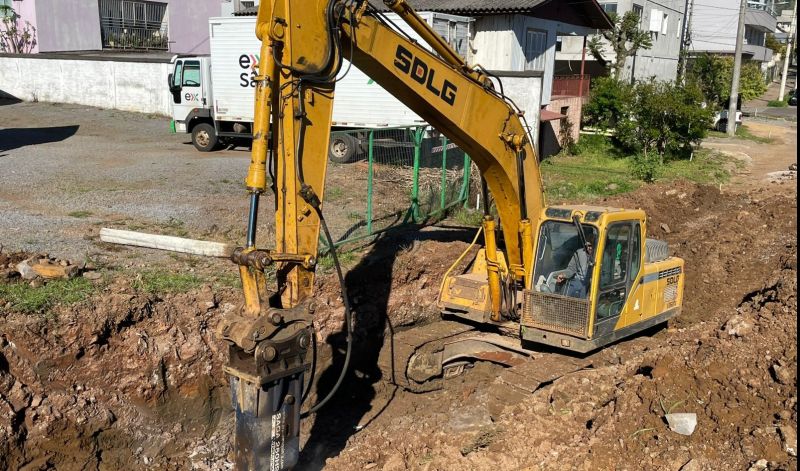 Foto da Notícia Infraestrutura Administração Municipal realiza obras na ponte da rua Manoel Francisco Guerreiro
