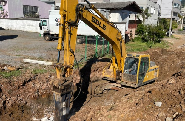 Foto de capa da notícia: Infraestrutura Administração Municipal realiza obras na ponte da rua Manoel Francisco Guerreiro
