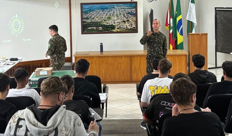Foto de capa da notícia: ​​​​​​​Cerca de 140 jovens passaram por inspeção de saúde do Exército Brasileiro em Guaporé
