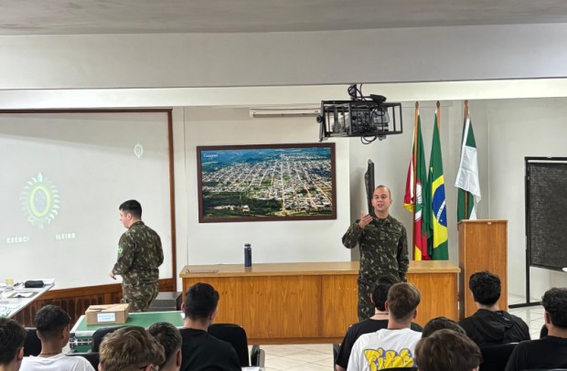Foto de capa da notícia: ​​​​​​​Cerca de 140 jovens passaram por inspeção de saúde do Exército Brasileiro em Guaporé