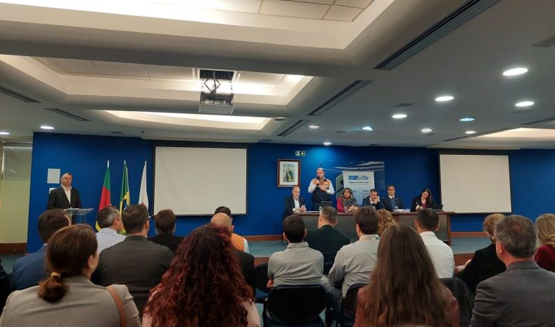 Foto de capa da notícia: ​​​​​​​Defesa Civil Municipal recebe mapas das áreas de risco do Serviço Geológico do Brasil