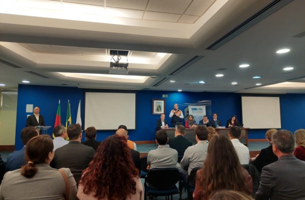 Foto de capa da notícia: ​​​​​​​Defesa Civil Municipal recebe mapas das áreas de risco do Serviço Geológico do Brasil