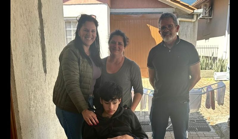 Foto de capa da notícia: Conselho Coordendador de Entidades - Doação de cadeira leva conforto e esperança a jovem de Guaporé