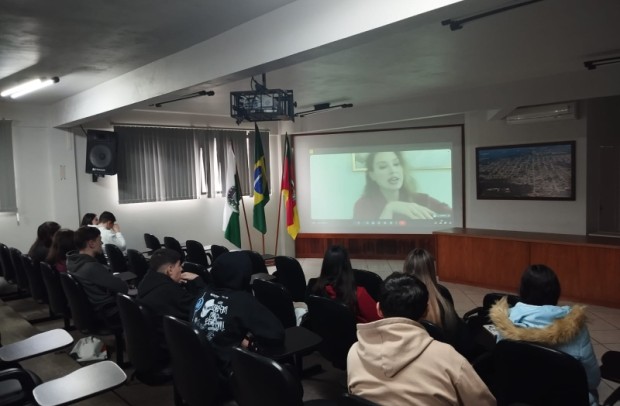 Foto de capa da notícia: Projeto de Educação Fiscal, em parceria com a Secretaria de Educação, oferece capacitação e encaminhamento profissional aos estudantes