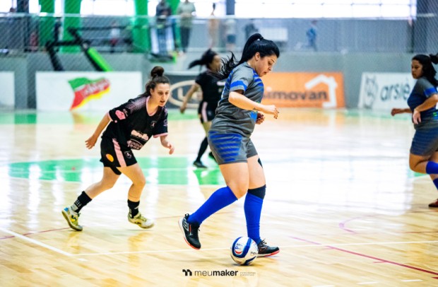 Foto de capa da notícia: ​​​​​​​Quatro equipes em busca do título do Campeonato Municipal de Futsal Feminino