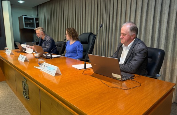 Foto de capa da notícia: Projeto que custeia participação de estudantes da rede municipal em eventos científicos é aprovado