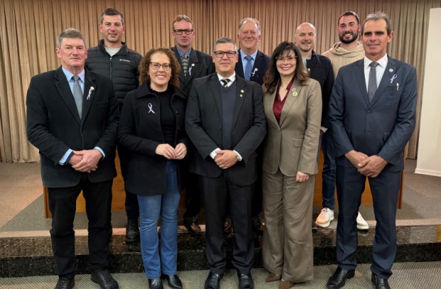 Foto de capa da notícia: Sessão Ordinária é marcada pela posse da vereadora Jaqueline Zanella e fala do promotor na Tribuna Livre
