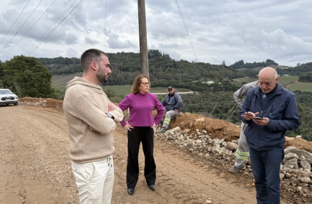 Foto de capa da notícia: Comissão de Finanças e Orçamento fiscaliza obras em andamento no município