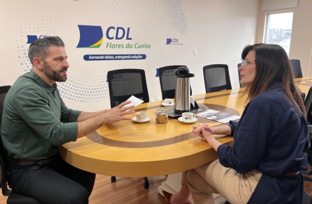 Foto de capa da notícia: Vereadora Jaqueline Zanella dialoga com CDL e Centro Empresarial sobre projetos de combate à violência contra a mulher