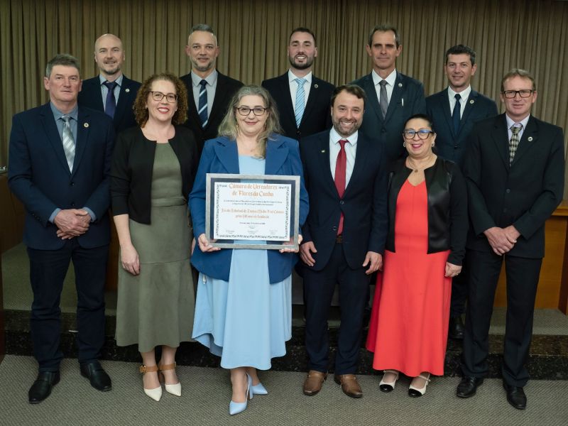 Foto de capa da notícia: Em Sessão Solene marcada pela emoção, centenário da Escola Frei Caneca é homenageado