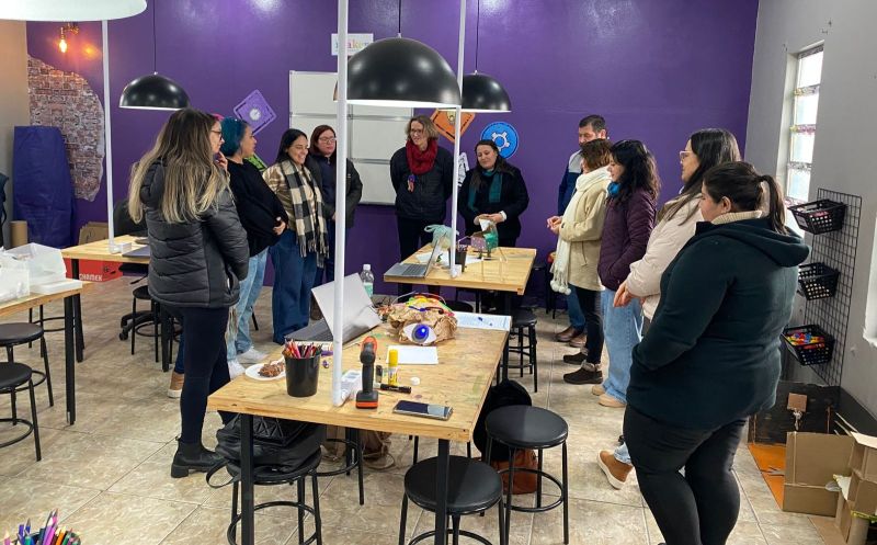 Foto de capa da notícia: Rede Municipal investe na inovação pedagógica com curso de Aprendizagem Criativa