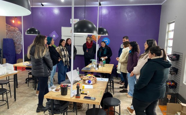 Foto de capa da notícia: Rede Municipal investe na inovação pedagógica com curso de Aprendizagem Criativa