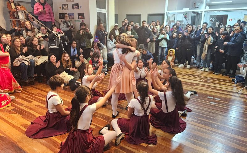 Foto de capa da notícia: Cultura, arte e emoção marcam a II Noite Cultural do Casarão do Saber e da Inovação