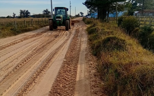 Foto de capa da notícia: SMOU realiza serviço de nivelamento de solo no Beco das Sete Voltas