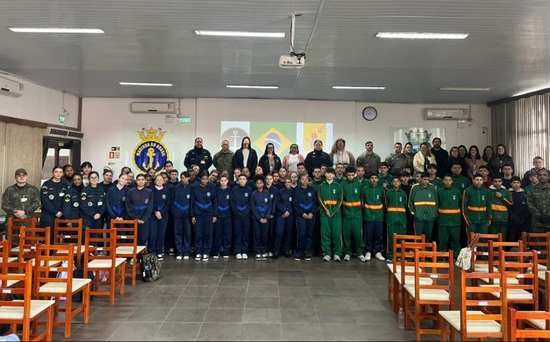 Foto de capa da notícia: Adolescentes nortenses iniciam atividades nos Projetos Ametista e Renascer da Marinha do Brasil