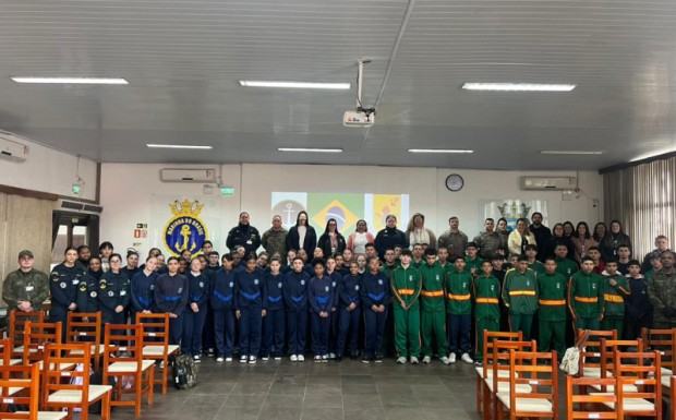 Foto de capa da notícia: Adolescentes nortenses iniciam atividades nos Projetos Ametista e Renascer da Marinha do Brasil