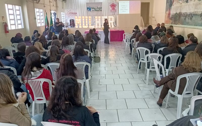 Foto de capa da notícia: Conferência discute igualdade de gênero e propõe políticas públicas para mulheres nortenses