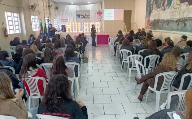 Foto de capa da notícia: Conferência discute igualdade de gênero e propõe políticas públicas para mulheres nortenses