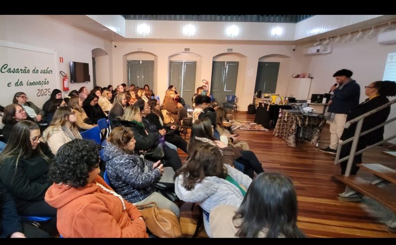 Foto de capa da notícia: II Encontro PNEERQ mobilizou professores da Rede Municipal para fortalecer educação antirracista