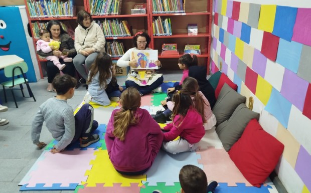 Foto de capa da notícia: Projeto Canto do Conto movimenta a Biblioteca Pública durante o recesso escolar