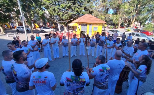 Foto de capa da notícia: Aulão Solidário de Capoeira une cultura, esporte e solidariedade