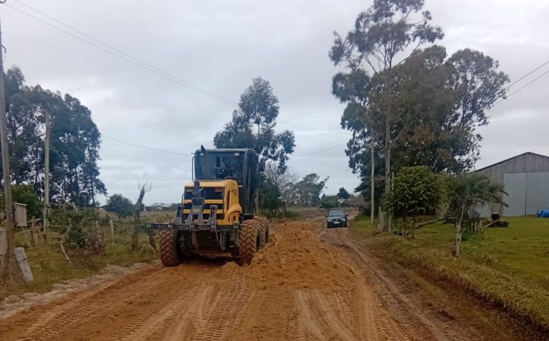 Foto de capa da notícia: Serviço de nivelamento de solo é realizado na localidade do São Caetano