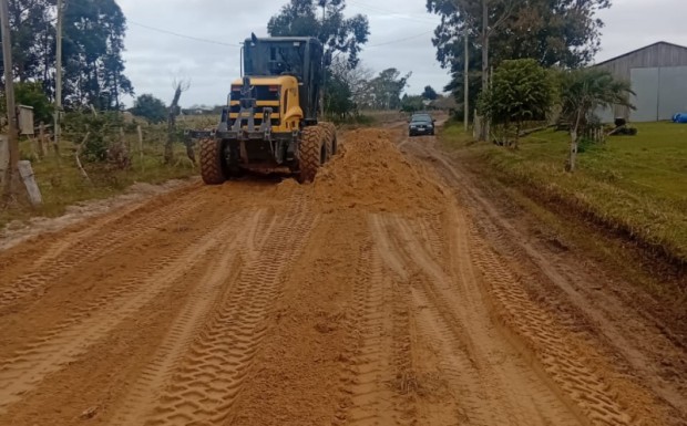 Foto de capa da notícia: Serviço de nivelamento de solo é realizado na localidade do São Caetano