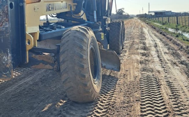 Foto de capa da notícia: SMOU realiza serviços de nivelamento de solo no Beco do Olaria