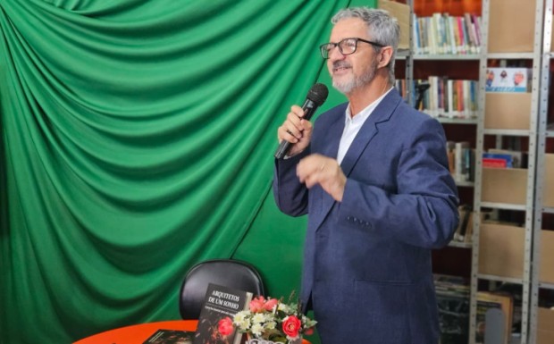 Foto de capa da notícia: Cledenir Mendonça lança obra sobre raízes da produção agrícola regional na Biblioteca Pública Delfina da Cunha