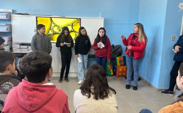 Foto de capa da notícia: EMEF Padre Eugênio Tyck valoriza talentos estudantis com 1º Sarau e 1ª Feira Literária