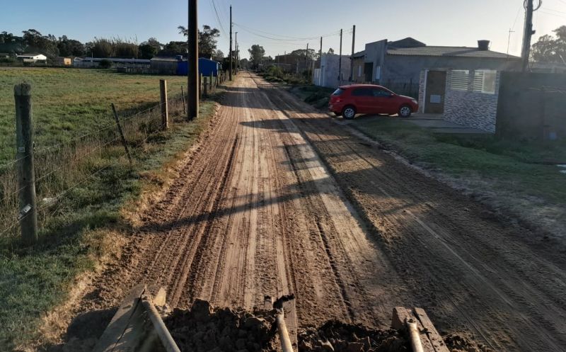 Foto de capa da notícia: Ruas do Canastreiro recebem serviço de nivelamento