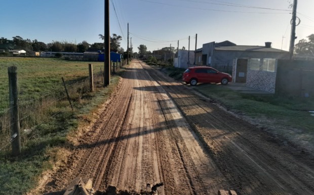 Foto de capa da notícia: Ruas do Canastreiro recebem serviço de nivelamento