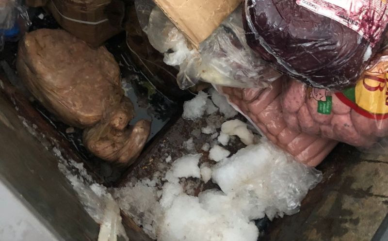 Foto de capa da notícia: Vigilância Sanitária e Brigada Militar apreendem quase 600 kg de alimentos irregulares