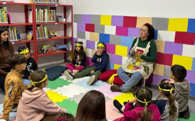 Foto de capa da notícia: Biblioteca Delfina da Cunha e Sicredi promovem contação de histórias e doação de livros