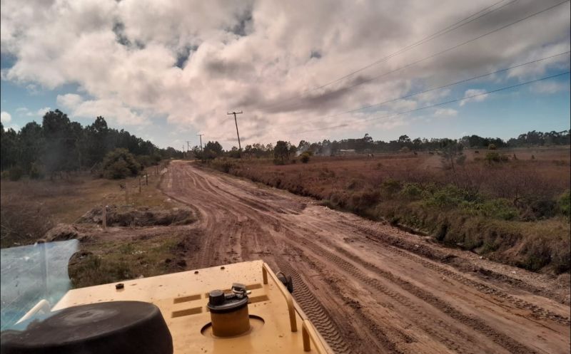 Foto de capa da notícia: Beco da Serraria recebe serviço de nivelamento de solo