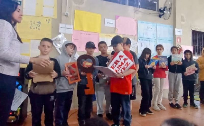 Foto de capa da notícia: Escola Dom Frederico Didonet realiza 2ª Feira Literária no Barranco