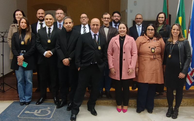 Foto de capa da notícia: Prefeitura entrega certificados e distintivos a servidores da Administração Tributária