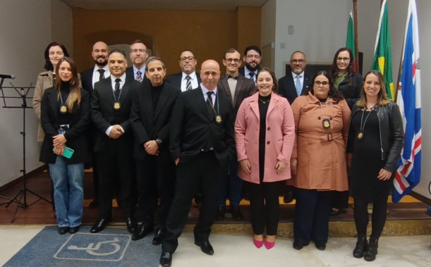 Foto de capa da notícia: Prefeitura entrega certificados e distintivos a servidores da Administração Tributária