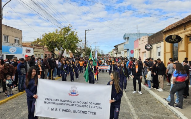 Foto de capa da notícia: São José do Norte celebra a Semana da Pátria com desfile cívico-cultural