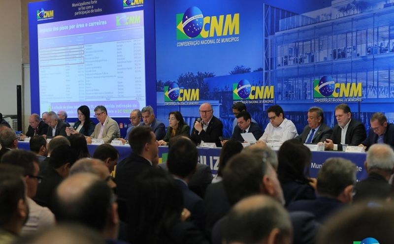 Foto de capa da notícia: Prefeito Neromar Guimarães participa de mobilização da CNM em Brasília