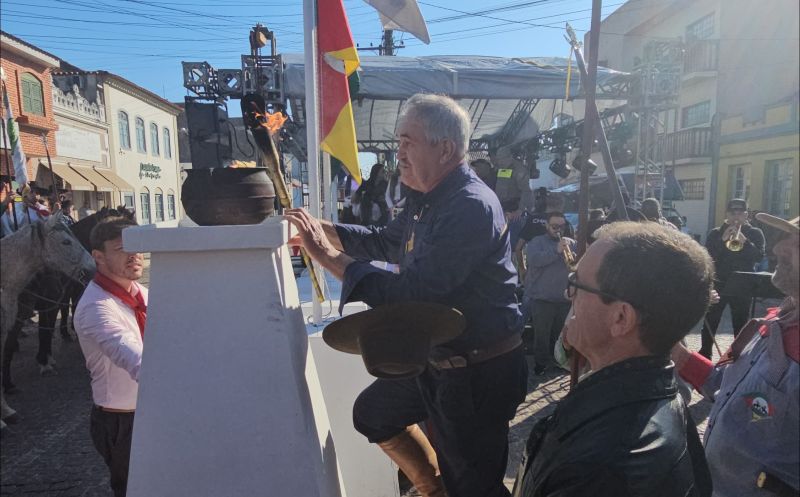 Foto de capa da notícia: Acendimento da Chama Crioula abre Festejos Farroupilha 2025 em São José do Norte