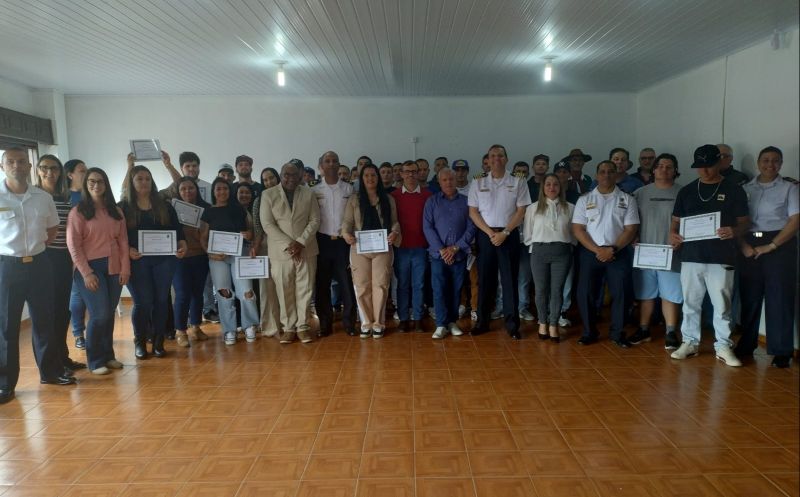 Foto de capa da notícia: Formatura de pescadores profissionais marca avanço na qualificação do setor
