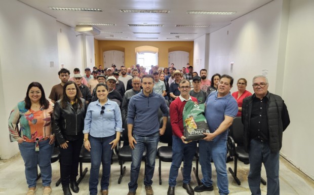 Foto de capa da notícia: Entrega do programa Milho 100% beneficia agricultores nortenses