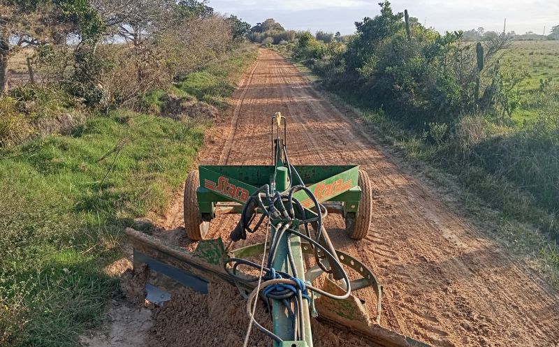 Foto de capa da notícia: Nivelamento de solo é realizado na localidade do Retovado