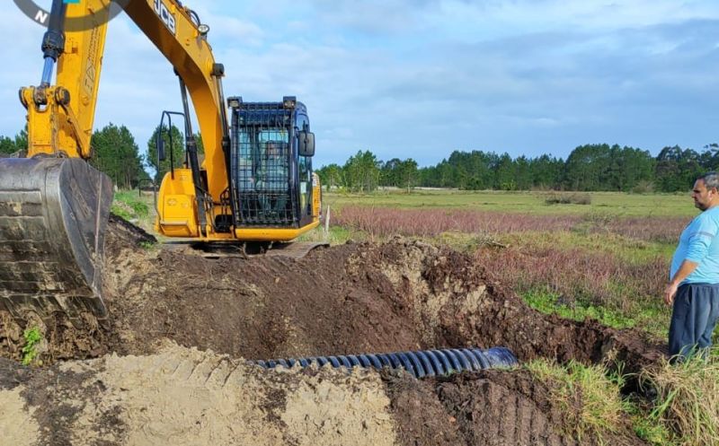 Foto de capa da notícia: Prefeitura realiza obras de drenagem na Av. Perimetral