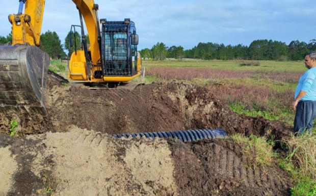 Foto de capa da notícia: Prefeitura realiza obras de drenagem na Av. Perimetral